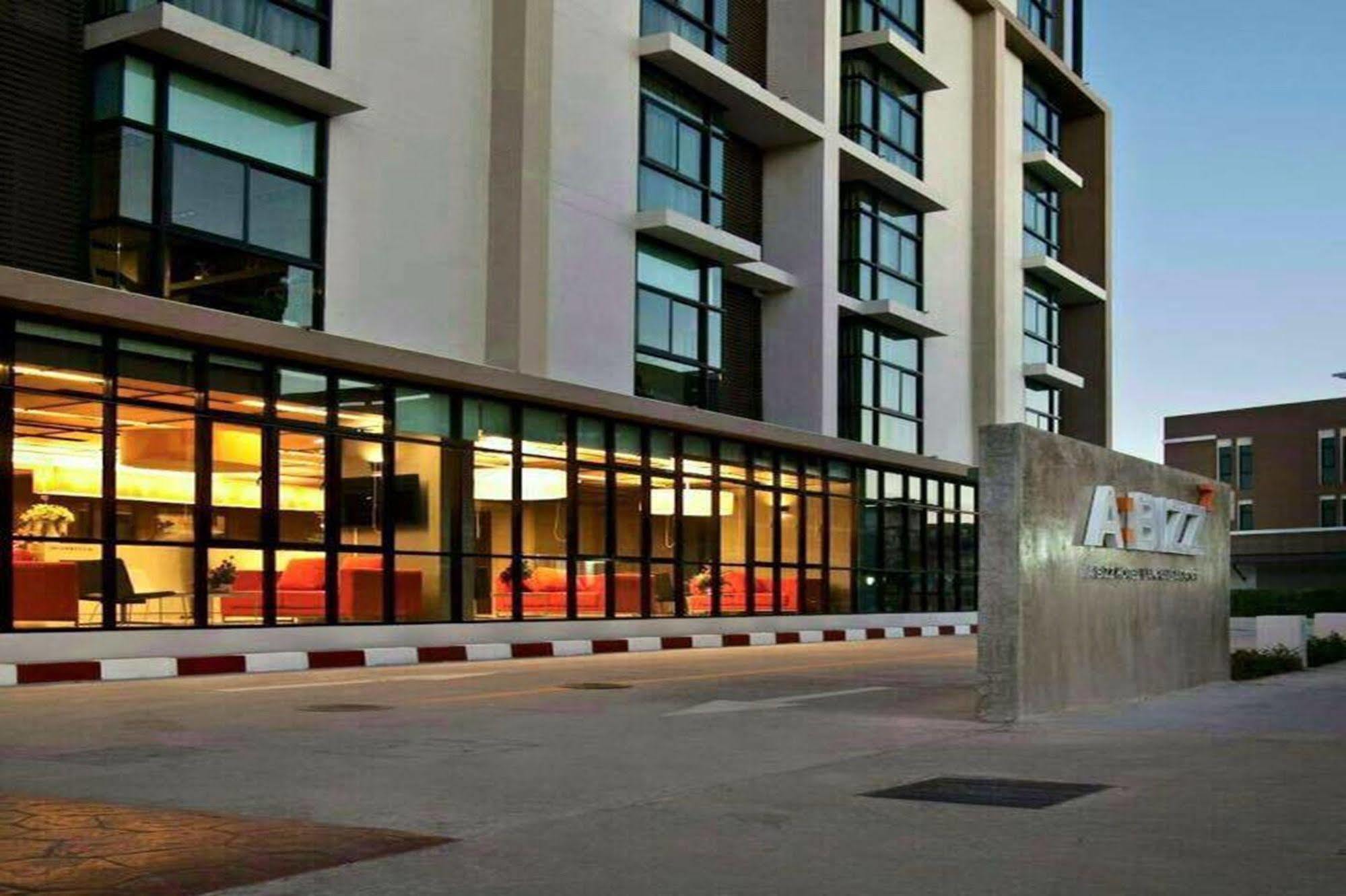 Abizz Hotel Lampang Airport Extérieur photo