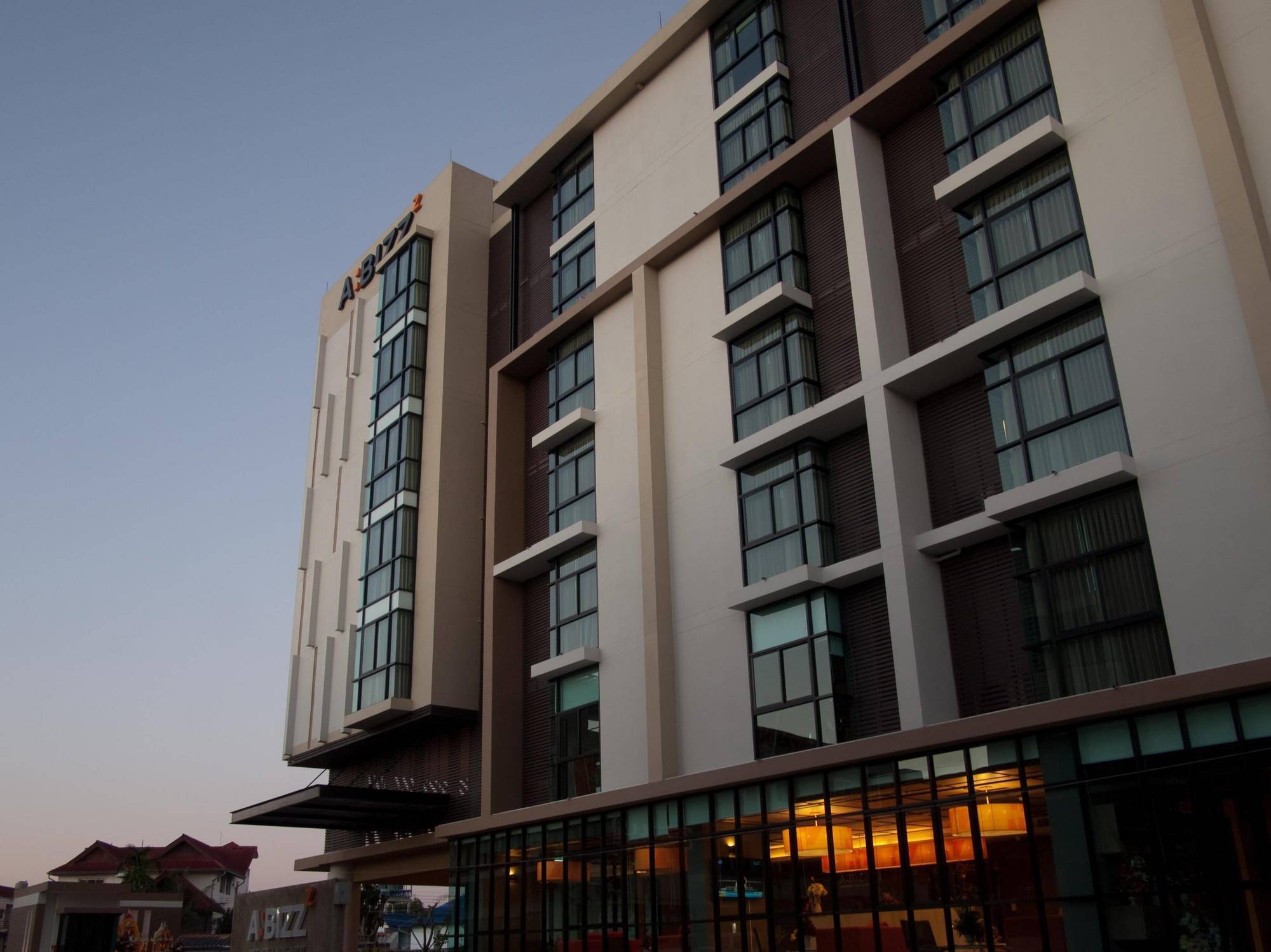 Abizz Hotel Lampang Airport Extérieur photo