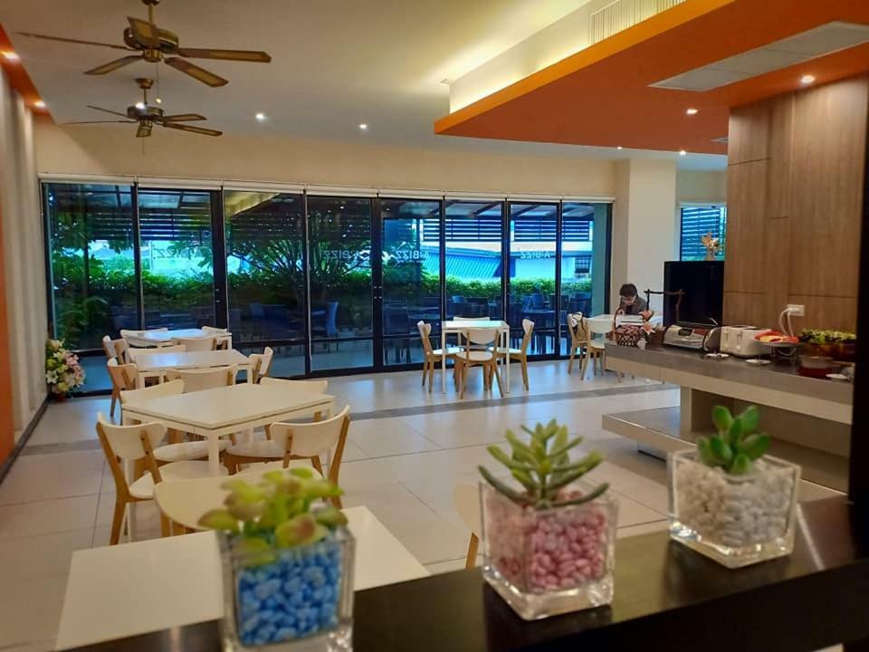 Abizz Hotel Lampang Airport Extérieur photo