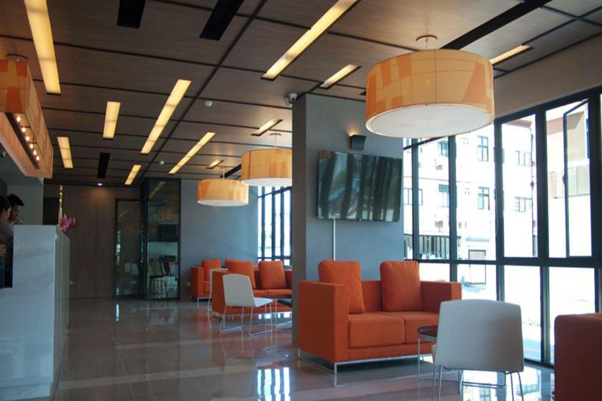 Abizz Hotel Lampang Airport Extérieur photo
